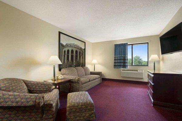 Jacuzzi Suite with MicroFridge