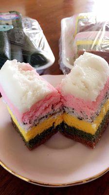 The insides! I love this rainbow rice cake! It's a perfect snack.