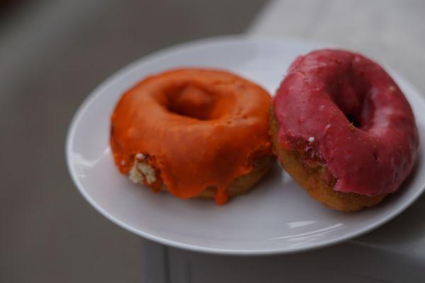 Pink and orange donuts (IG: eatingwithkreng)