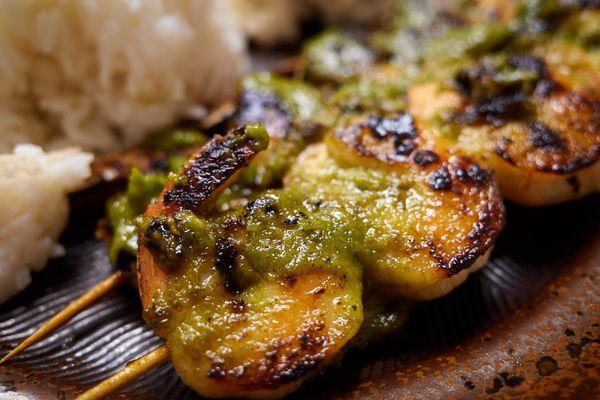 Cilantro marinated garlic shrimp (close-up)