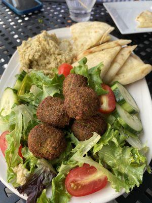 Falafel balls and hummus