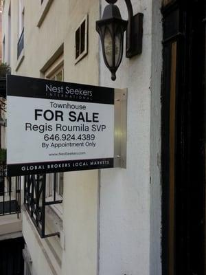 Installing a sign on a property to be sold