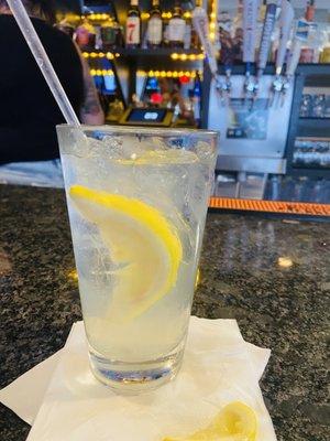 Vodka lemon aid in a pint glass.