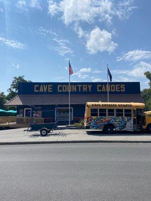 Cave Country Canoes