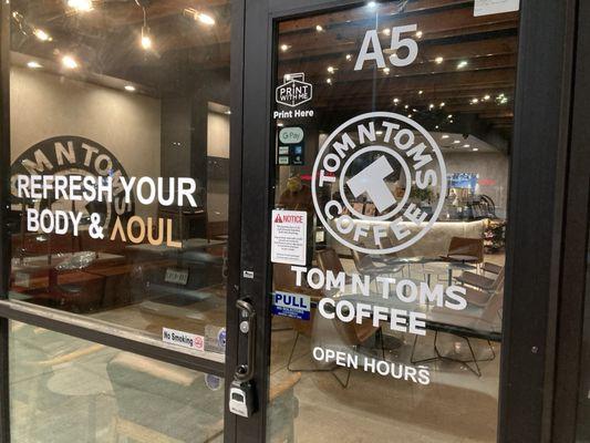 Tom n Tom's offers counter order