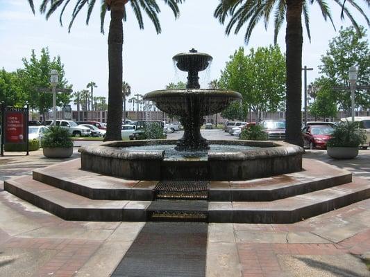 my favorite thing at Market Place is this fountain