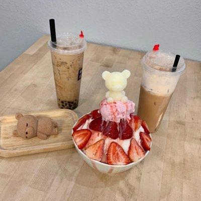 Strawberry Bingsu, Chocolate Mousse Sleeping Bear, Tiramisu Milk Tea, Hokkaido Milk Tea with Boba（草莓韩式刨冰、慕斯趴趴熊蛋糕、提拉米苏奶茶、珍珠奶茶）