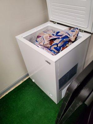 Deep freezer, for frozen food items