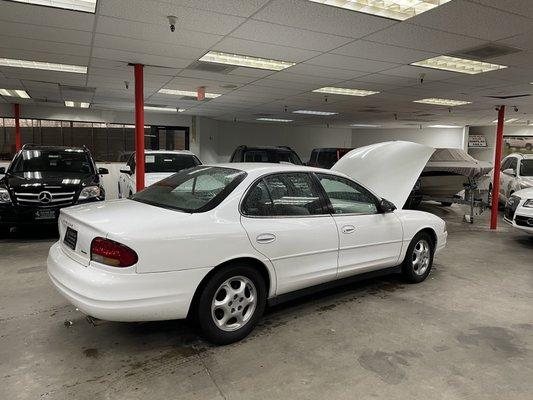 Clean showroom, they pulled the car in and gave us ample time to test drive and examine the car.