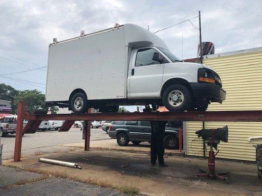 Outdoor lift for the BIG transmission jobs!