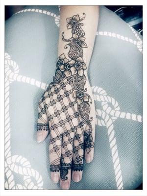 Henna glove