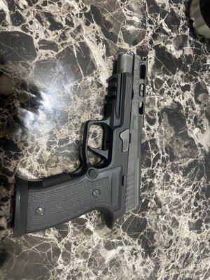 P320 SIG SAUER missing patent "SIG" on handle!