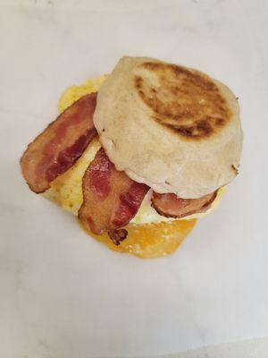 Best breakfast sandwiches with lots of bacon