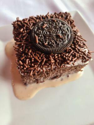 Cookies and cream tres leches