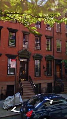 A classic NY brownstone, beautifully furnished and run by the equally authentic and charming owners Charles and Gary.