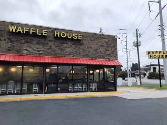 Waffle House  - view of the building.