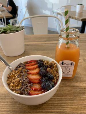 Açaí Bowl and Carrot Refresh juice.