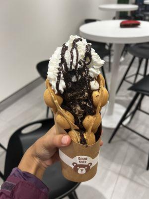 Build Your Own (Coffee Soft Serve scoop, Mochi and Oreo toppings, chocolate drizzle)