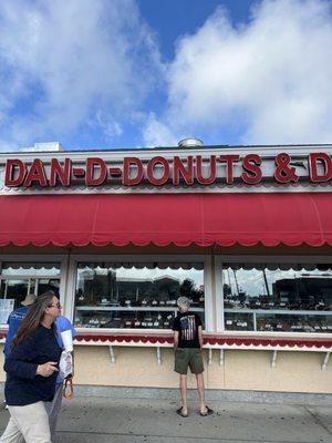 Vietnam Veterans favorite doughnut shop