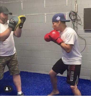 Helping prepare for a fight friend.
#DEN_BOXING_COACH