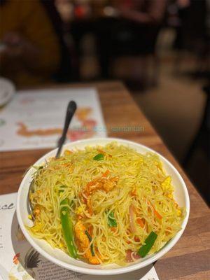 Singapore noodles with egg