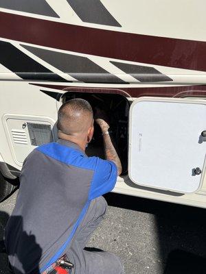 Joe fixing my inverter - was about to take it out for the weekend when I realized the power wasn't working right. Joe fit me in right away.