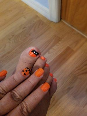 Anna did a great job on my Halloween Mani/Pedi!