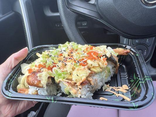 Dragon roll- underwhelming: lots of rice, not a lot of protein, all very room temperature... flavors bland.