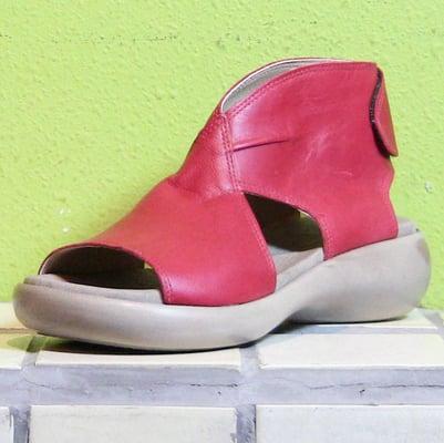 Women's leather sandal in red.