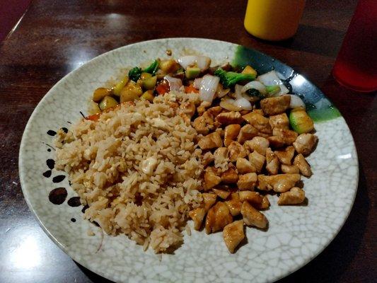 Chicken Hibachi, mixed vegetables, and dirty rice with some of their yum yum sauce. Delicious!