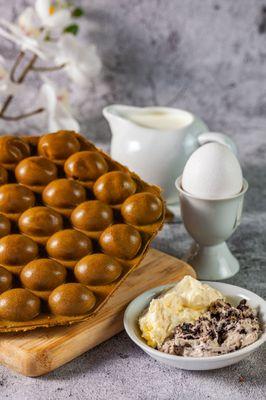 J4. Oreo Waffle with puff cream dip