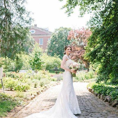 This beautiful bride had both hair and makeup done by Sadona Salon +Spa.
 Photo by Nicole Barr.