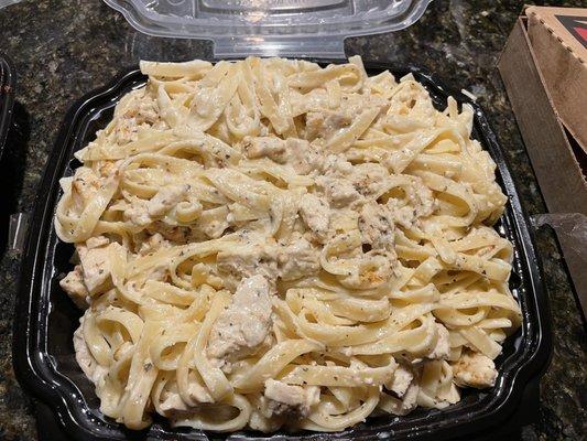 Grilled Chicken Fettuccine Alfredo Bucket so creamy and delicious with tender chicken! Delicious