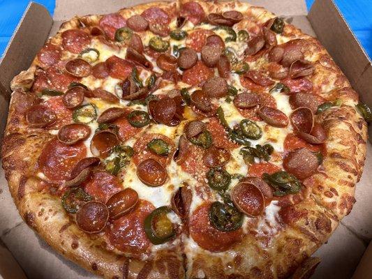 Pepperoni Magnifico Pizza w/ Jalapeños