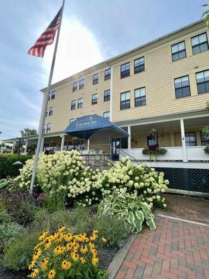 Historic Inn, nicely landscaped