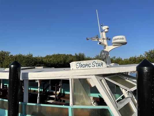 Picture of the boat waiting to receive passengers