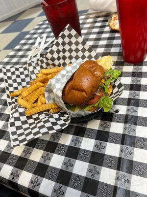 Cheeseburger and fries very very delicious recommend as well