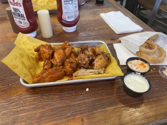 Topher's Wings Lunch, Topher's Legendary Onion Rings