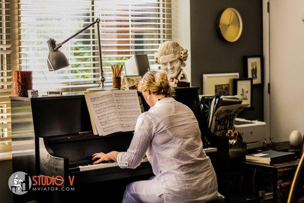 Student Madeleine, playing Chopin in the Studio.