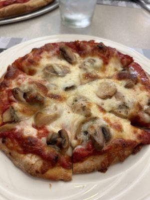 Bambino mushroom pizza