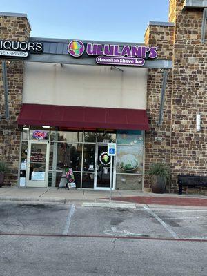 Ululani's store front