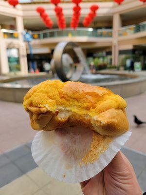 Pineapple egg custard bun! Warm and hot! Sooo delicious!!