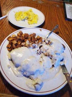 When they're outta hashbrowns. These country potatoes stand in. Works for me.