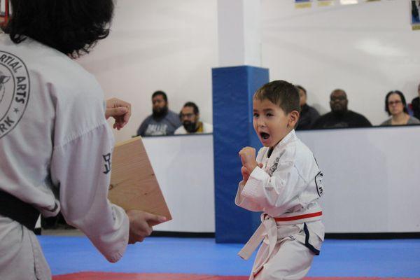 5 yrs old boy Yell louder before board break