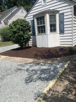 New decorative mulch install