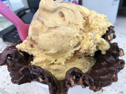 Butterscotch Blondie (2 scoops in a chocolate waffle bowl!!!)