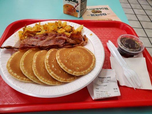 The only homefries I will never put ketchup and hot sauce on bc their that delicious. All this for 6 dollars n chage delicious!!