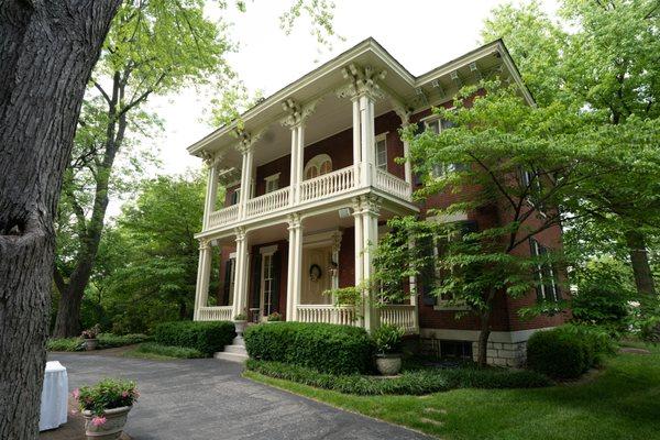 Best place in St. Louis for a Mansion wedding.  The historic Larimore Mansion.