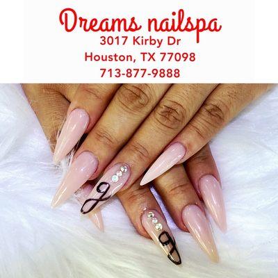 Design nails with Dreams nailspa