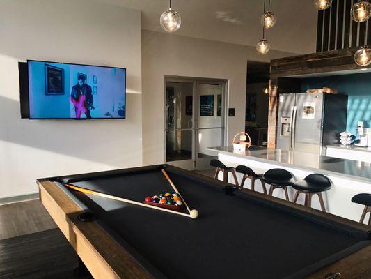 Lounge area & billiards table